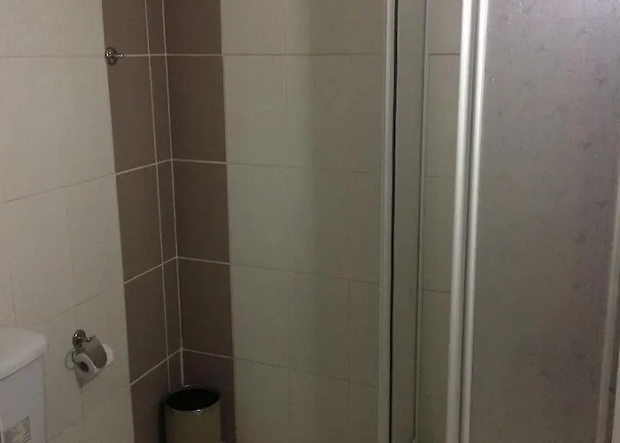 Hotel Paradise Lost *